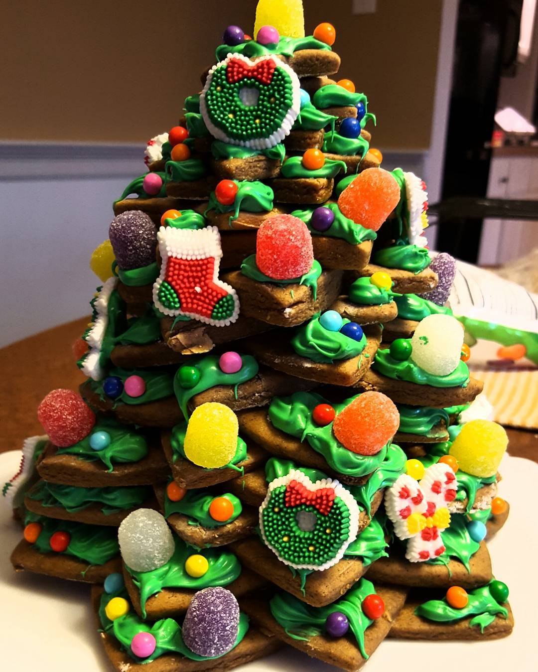 How to make a gingerbread Christmas tree as a fun kids activity